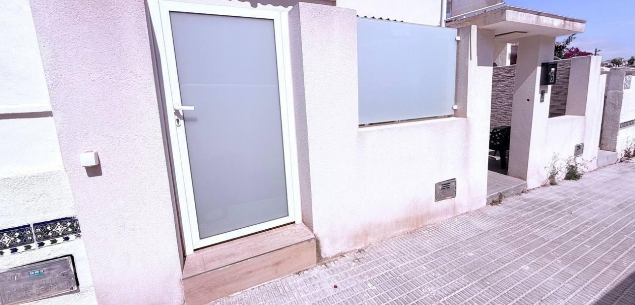 Herverkoop - Terraced house -
Orihuela Costa - Las Filipinas