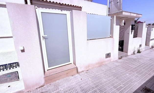 Herverkoop - Terraced house -
Orihuela Costa - Las Filipinas