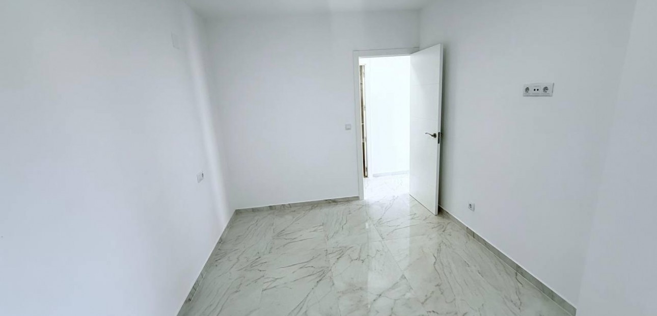Herverkoop - Appartement / flat -
Torrevieja - La veleta