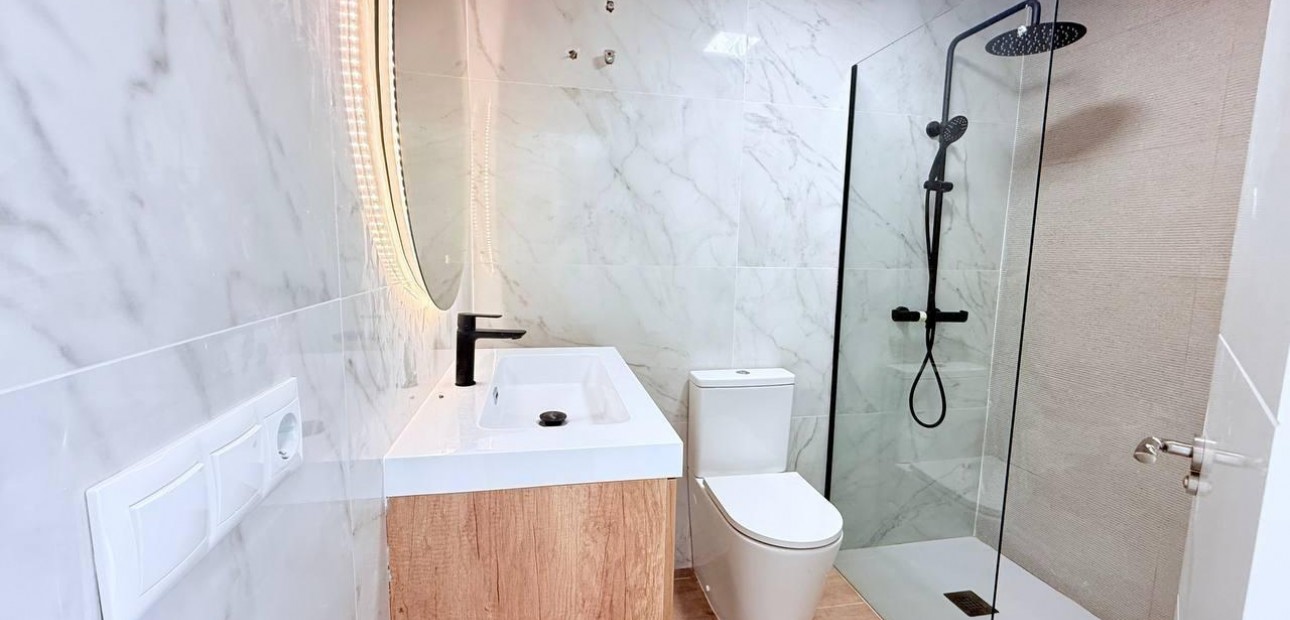 Herverkoop - Appartement / flat -
Torrevieja - La veleta