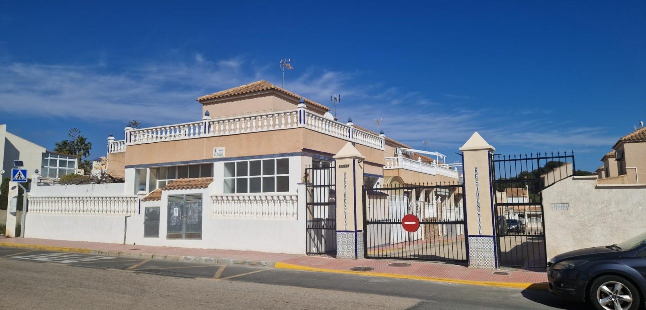 Sale - Terraced house -
Torrevieja - La siesta