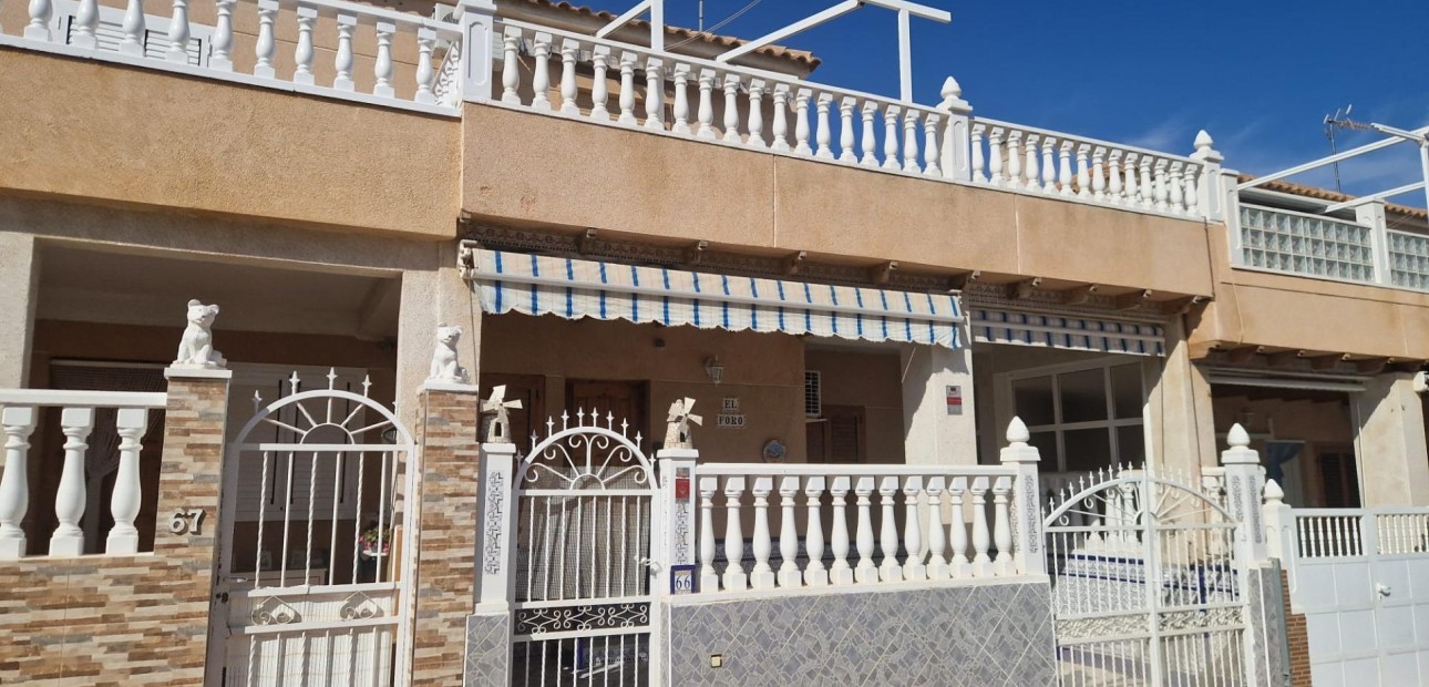 Sale - Terraced house -
Torrevieja - La siesta