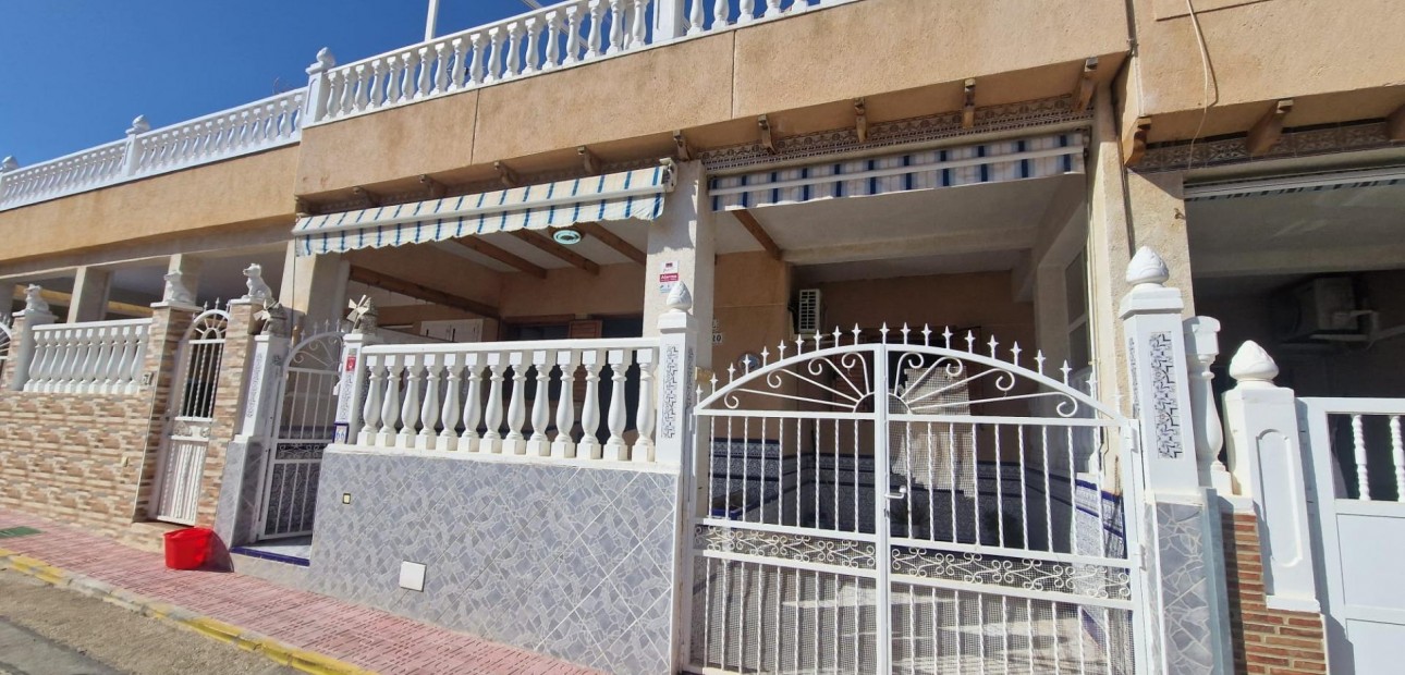 Sale - Terraced house -
Torrevieja - La siesta