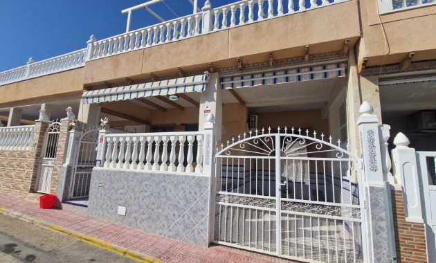 Sale - Terraced house -
Torrevieja - La siesta