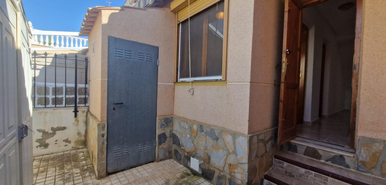 Sale - Terraced house -
Torrevieja - La siesta