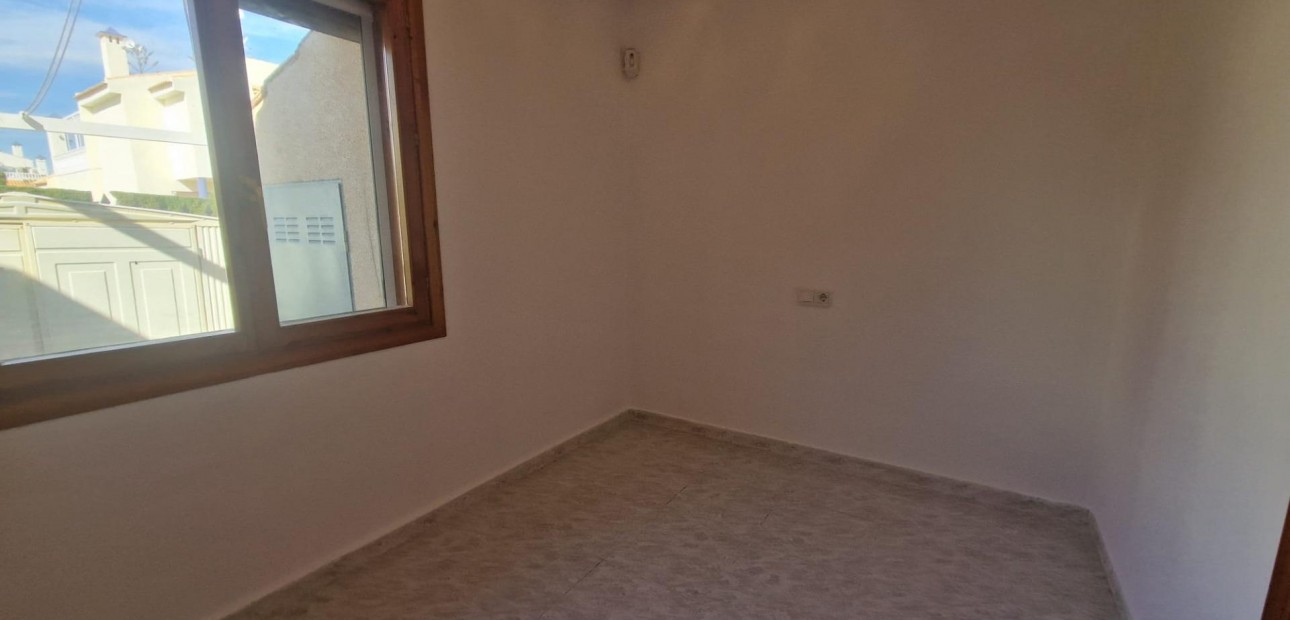 Sale - Terraced house -
Torrevieja - La siesta