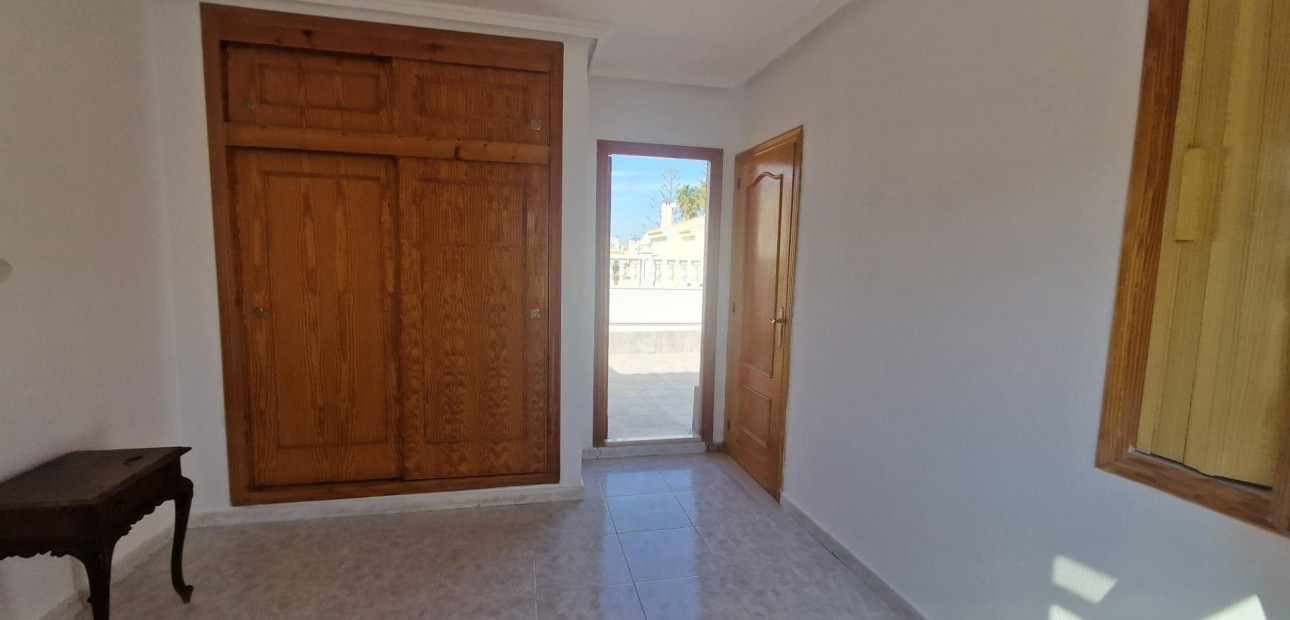 Sale - Terraced house -
Torrevieja - La siesta
