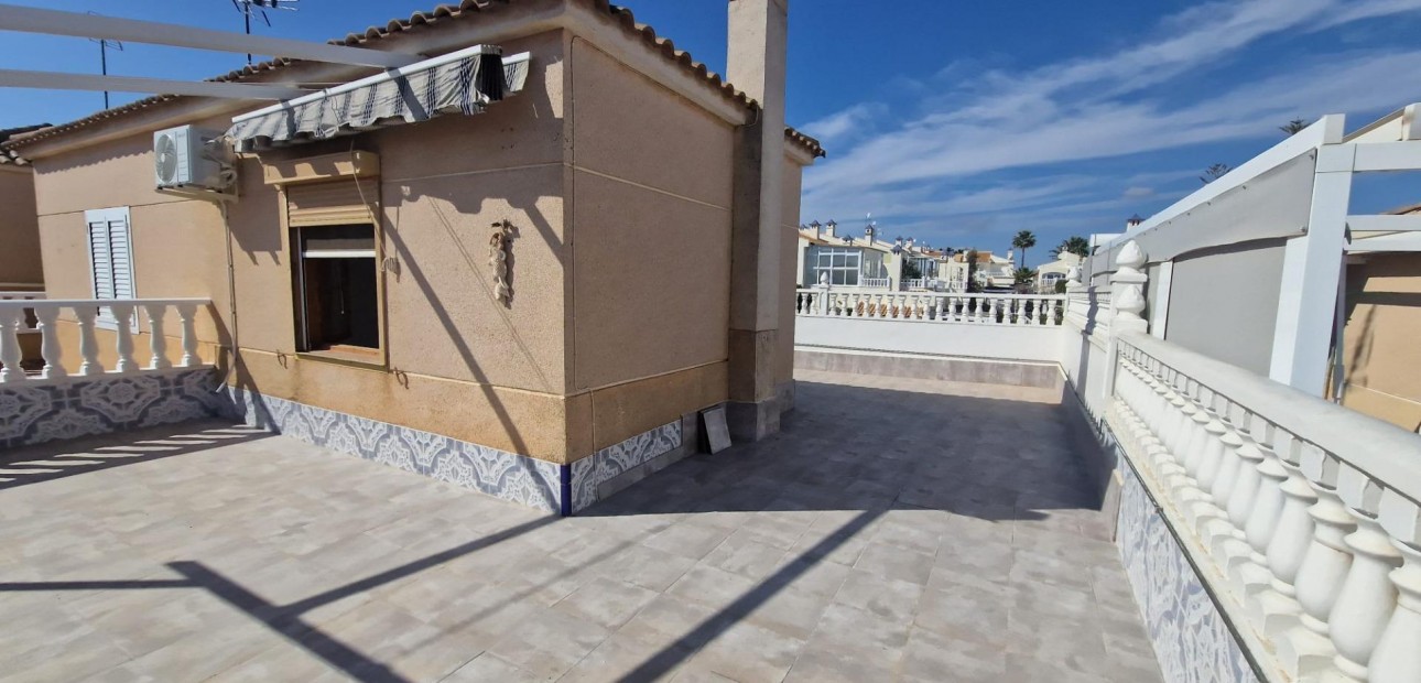 Sale - Terraced house -
Torrevieja - La siesta
