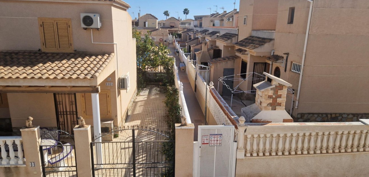 Sale - Terraced house -
Torrevieja - La siesta