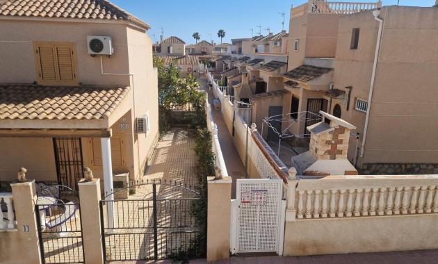 Sale - Terraced house -
Torrevieja - La siesta