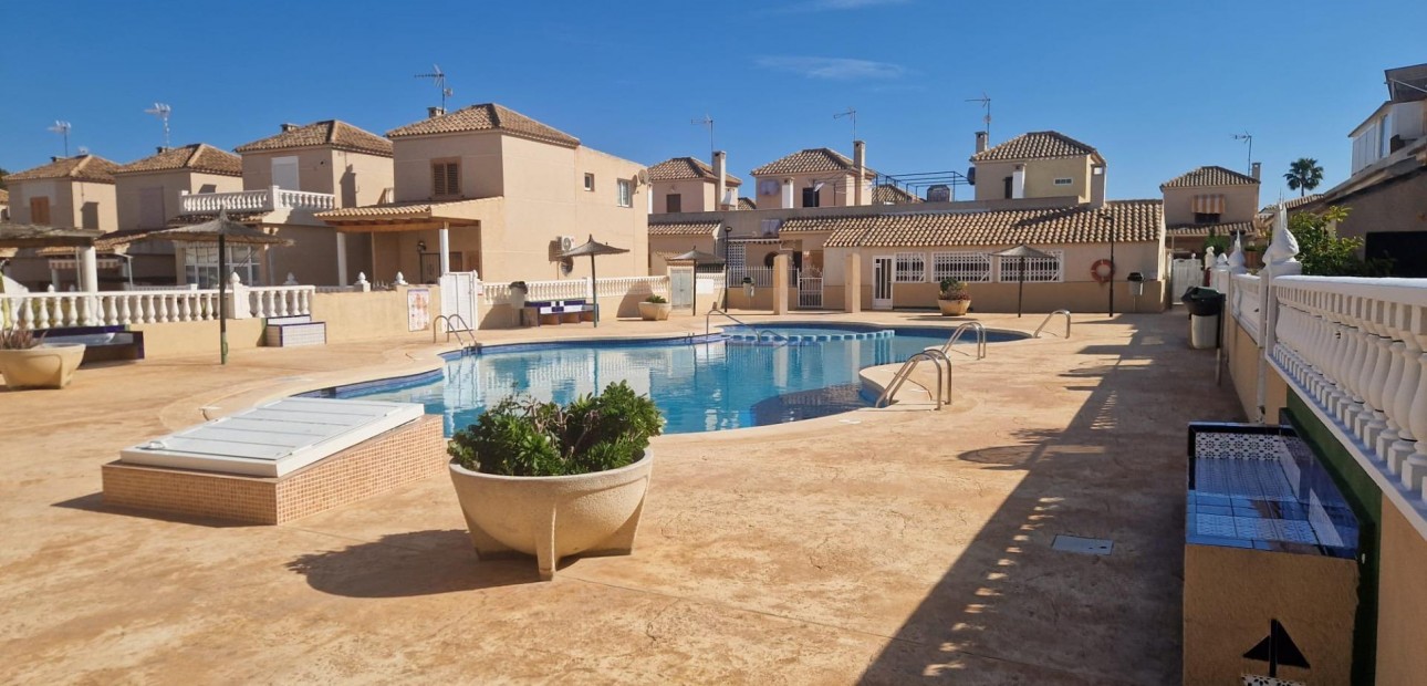Sale - Terraced house -
Torrevieja - La siesta