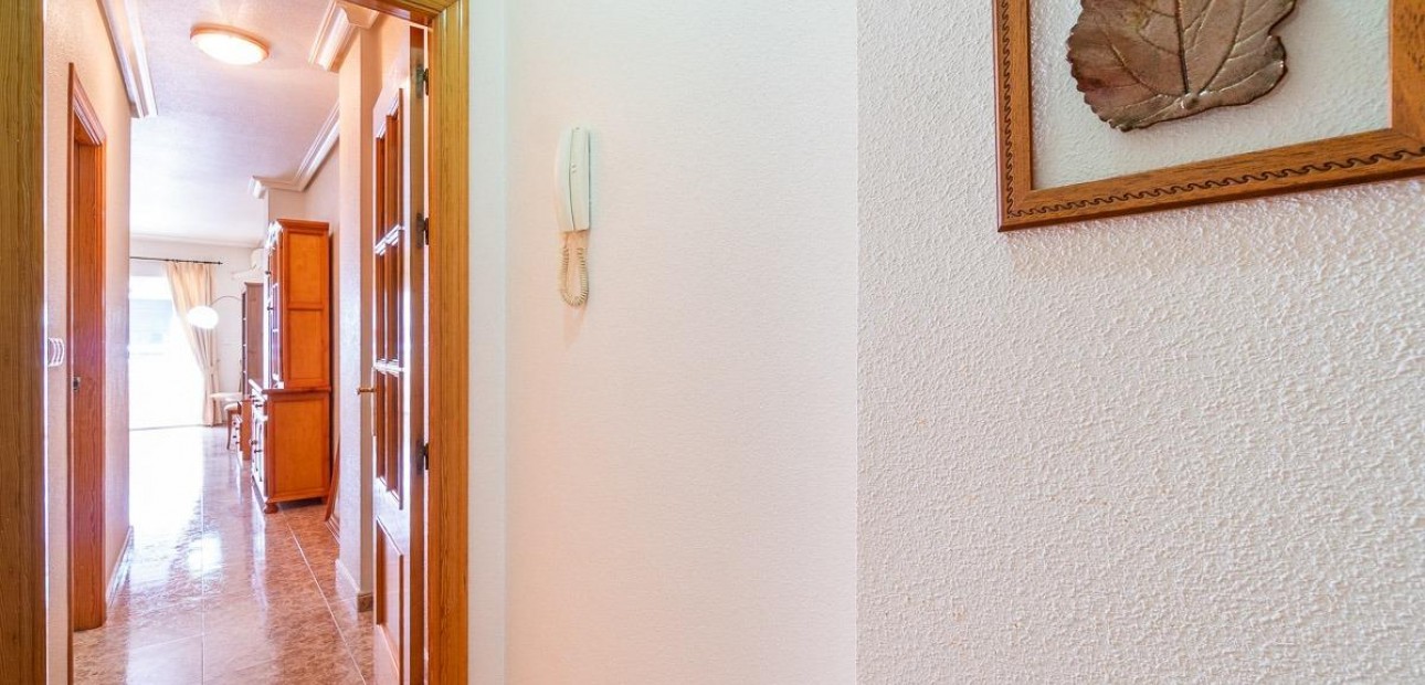 Venta - Apartamento / piso -
Torrevieja - Centro