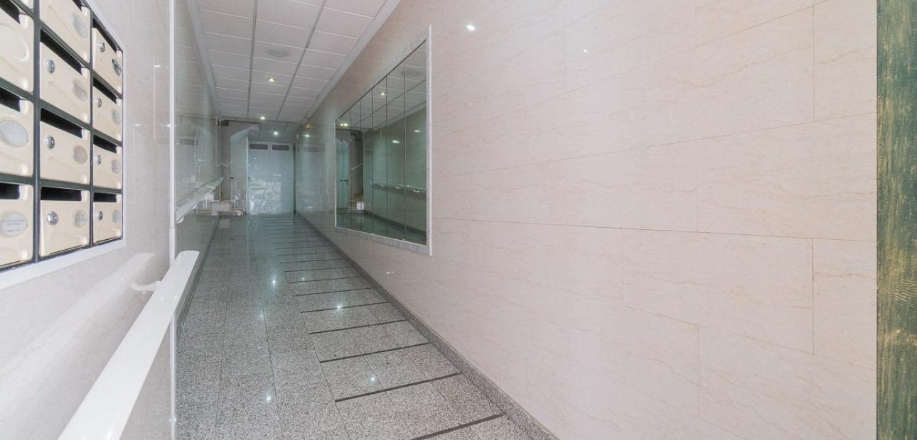 Venta - Apartamento / piso -
Torrevieja - Centro