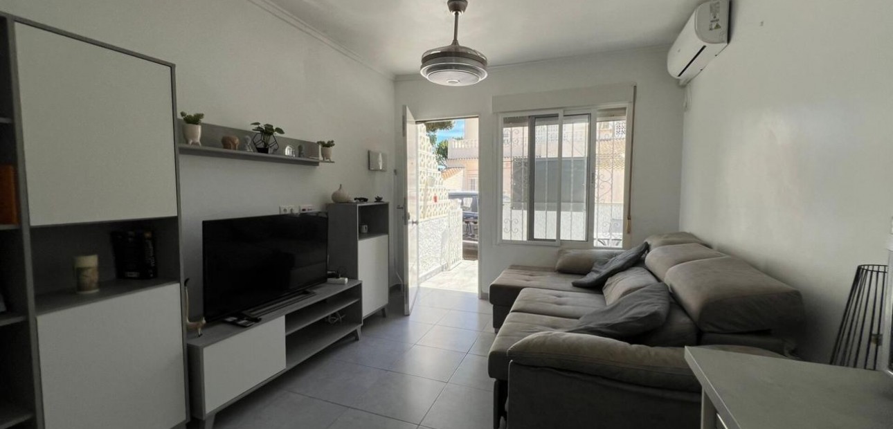 Venta - Bungalow -
Torrevieja - El limonar