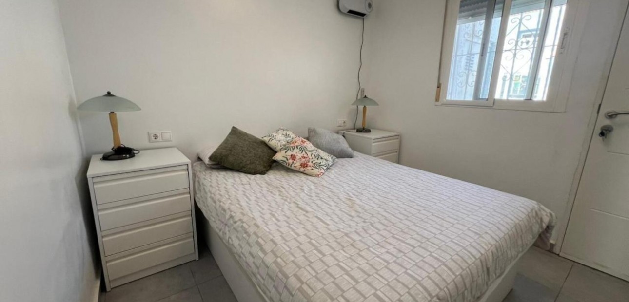 Venta - Bungalow -
Torrevieja - El limonar