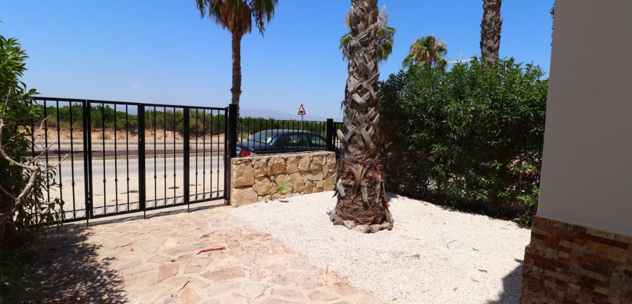 Venta - Semi Detached Villa -
Algorfa - La Finca Golf Resort