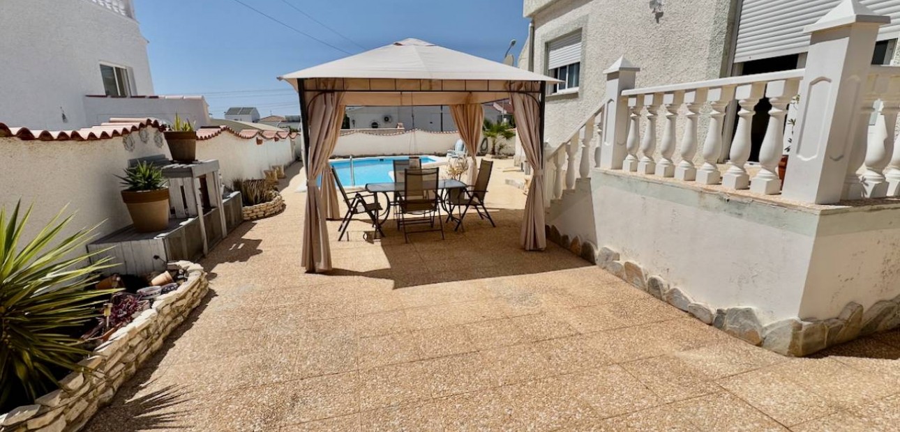 Herverkoop - Villa -
Ciudad Quesada