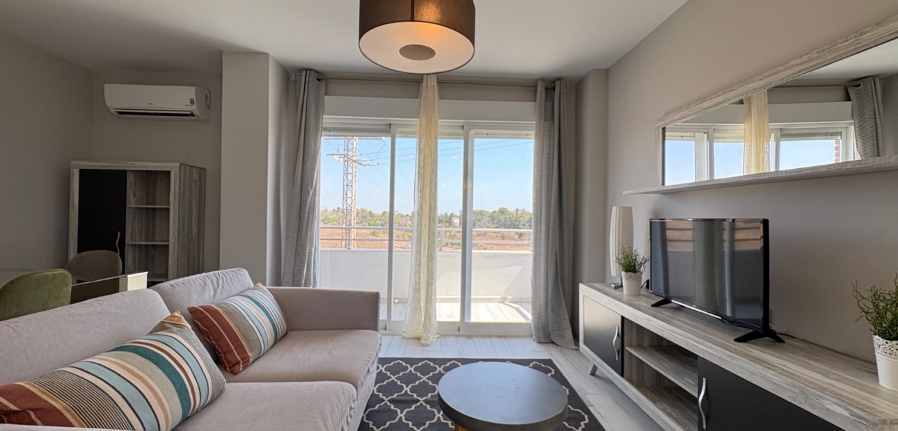 Verhuur - Appartement / flat -
Torrevieja - Punta prima