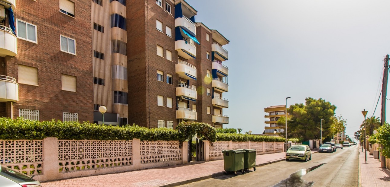 Verhuur - Appartement / flat -
Torrevieja - Punta prima