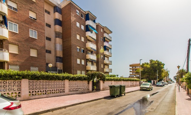 Verhuur - Appartement / flat -
Torrevieja - Punta prima