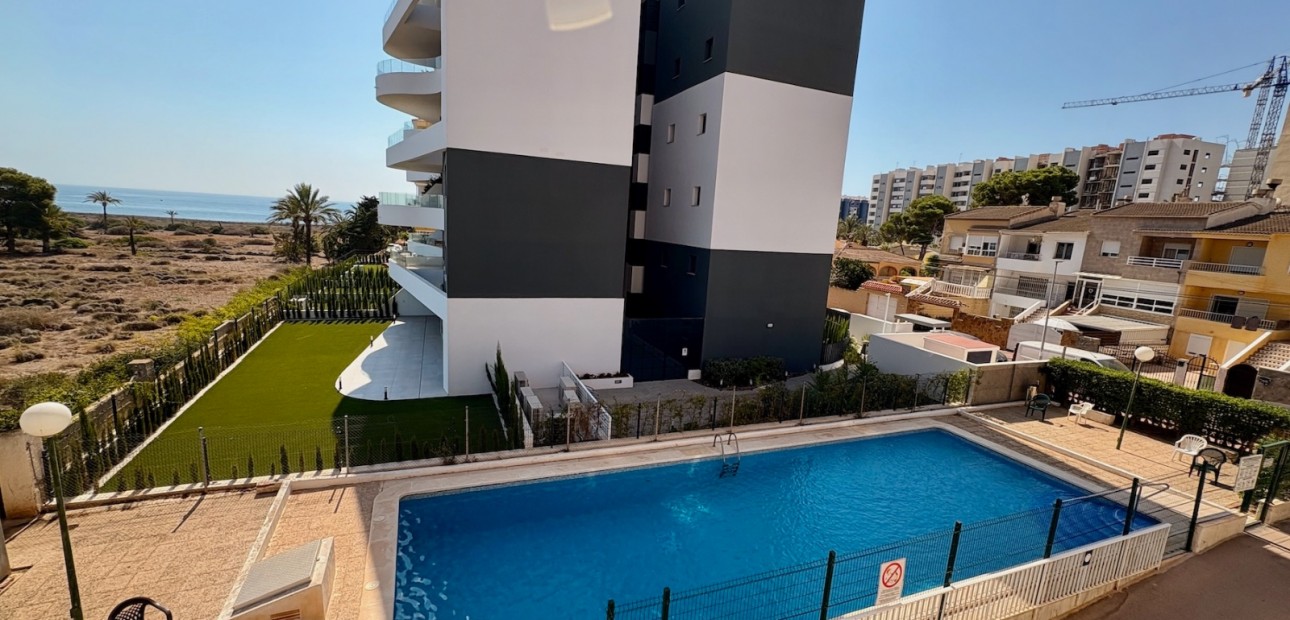 Verhuur - Appartement / flat -
Torrevieja - Punta prima
