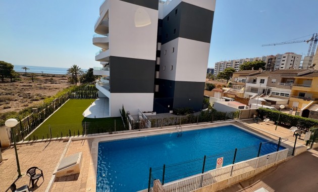 Verhuur - Appartement / flat -
Torrevieja - Punta prima
