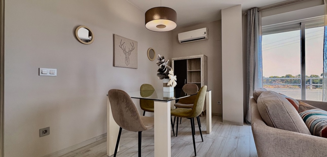 Verhuur - Appartement / flat -
Torrevieja - Punta prima