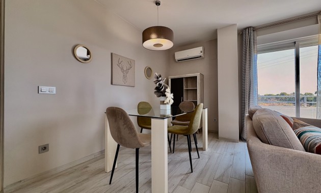 Verhuur - Appartement / flat -
Torrevieja - Punta prima