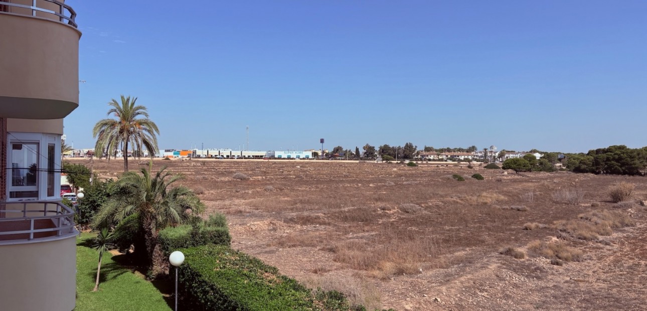 Verhuur - Appartement / flat -
Torrevieja - Punta prima