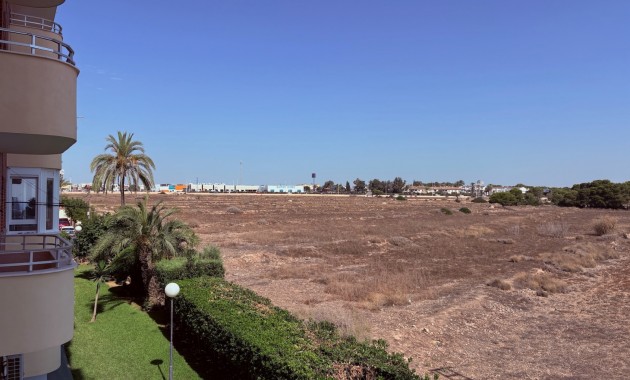 Verhuur - Appartement / flat -
Torrevieja - Punta prima