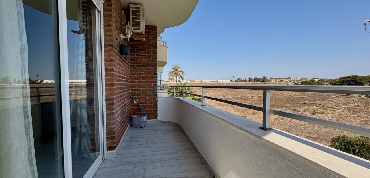 Verhuur - Appartement / flat -
Torrevieja - Punta prima