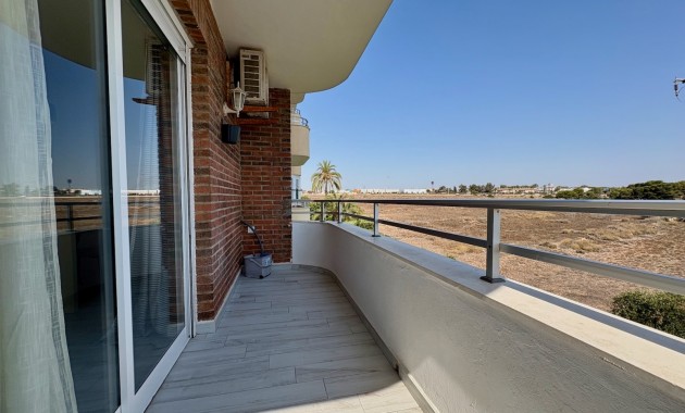 Verhuur - Appartement / flat -
Torrevieja - Punta prima