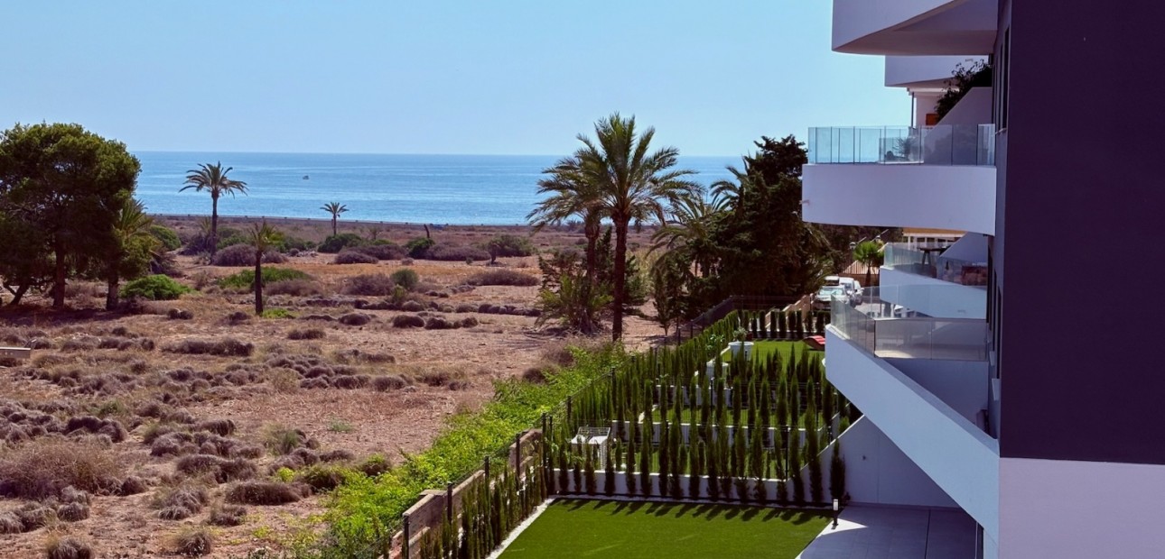 Verhuur - Appartement / flat -
Torrevieja - Punta prima