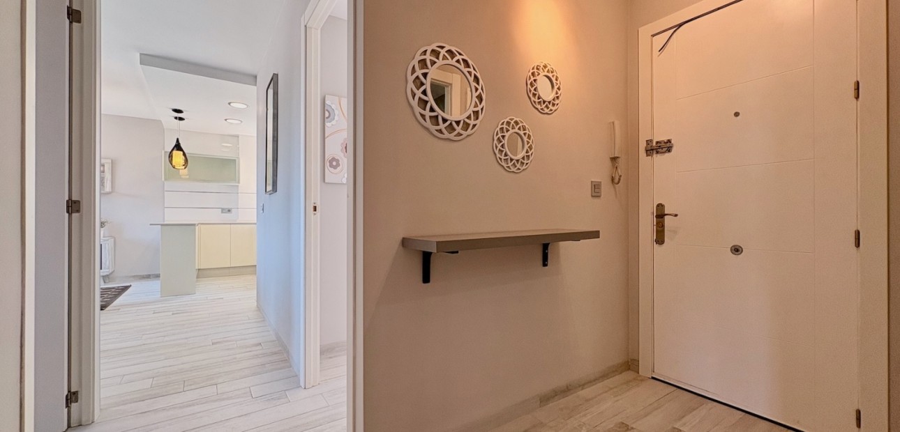 Verhuur - Appartement / flat -
Torrevieja - Punta prima