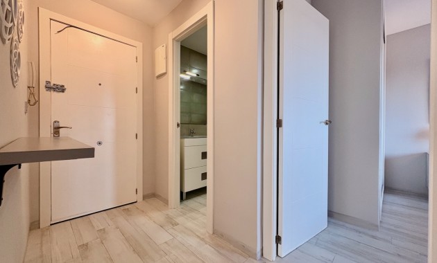 Verhuur - Appartement / flat -
Torrevieja - Punta prima