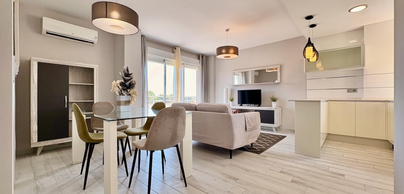 Verhuur - Appartement / flat -
Torrevieja - Punta prima