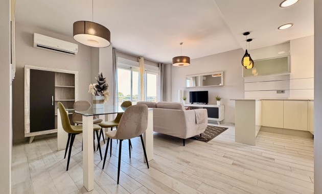Verhuur - Appartement / flat -
Torrevieja - Punta prima