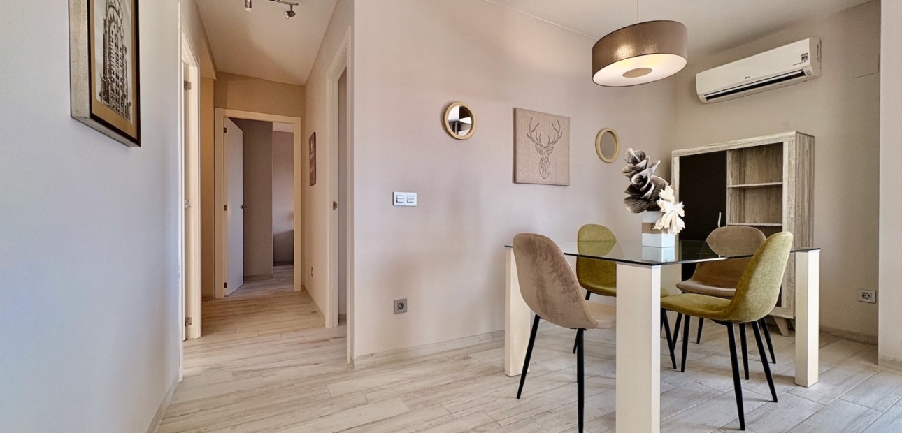 Verhuur - Appartement / flat -
Torrevieja - Punta prima