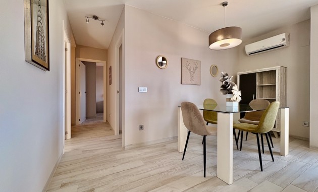 Verhuur - Appartement / flat -
Torrevieja - Punta prima
