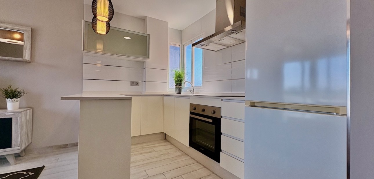 Verhuur - Appartement / flat -
Torrevieja - Punta prima
