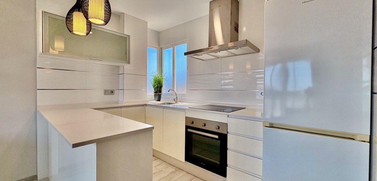 Verhuur - Appartement / flat -
Torrevieja - Punta prima
