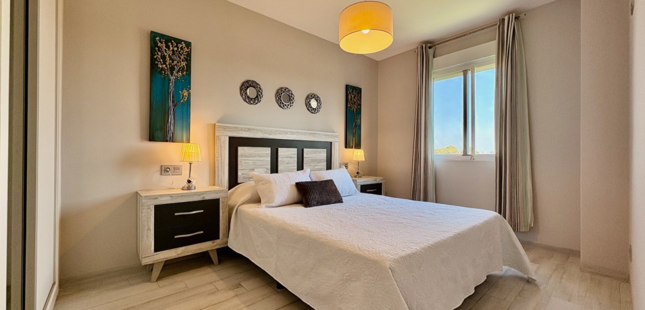 Verhuur - Appartement / flat -
Torrevieja - Punta prima