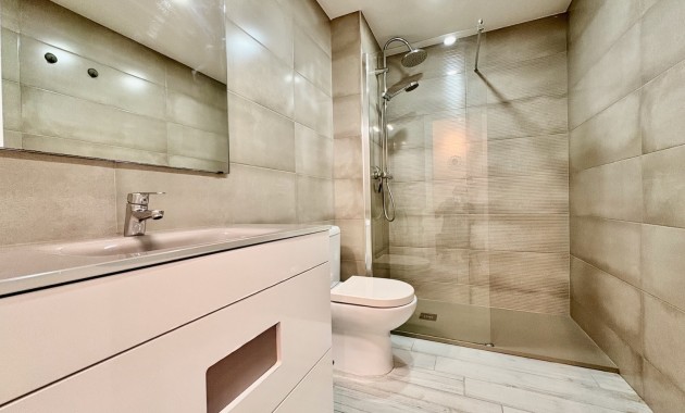 Verhuur - Appartement / flat -
Torrevieja - Punta prima