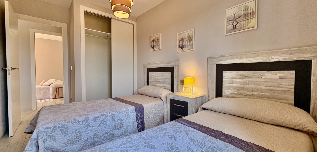 Verhuur - Appartement / flat -
Torrevieja - Punta prima