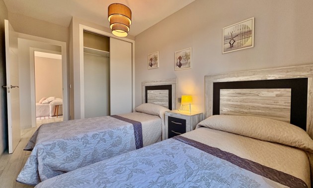 Verhuur - Appartement / flat -
Torrevieja - Punta prima