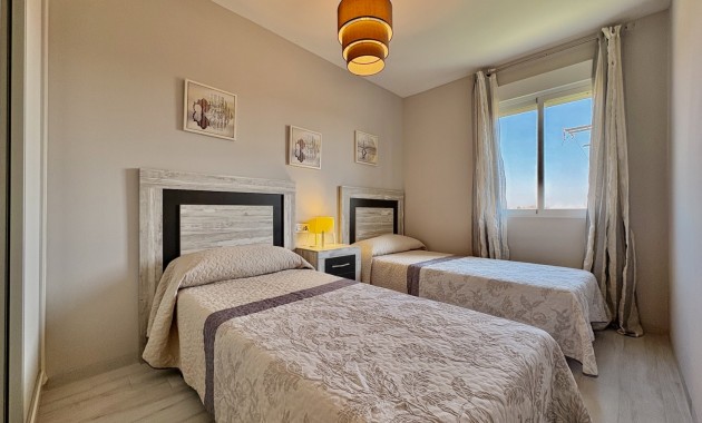 Verhuur - Appartement / flat -
Torrevieja - Punta prima