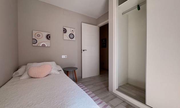 Verhuur - Appartement / flat -
Torrevieja - Punta prima