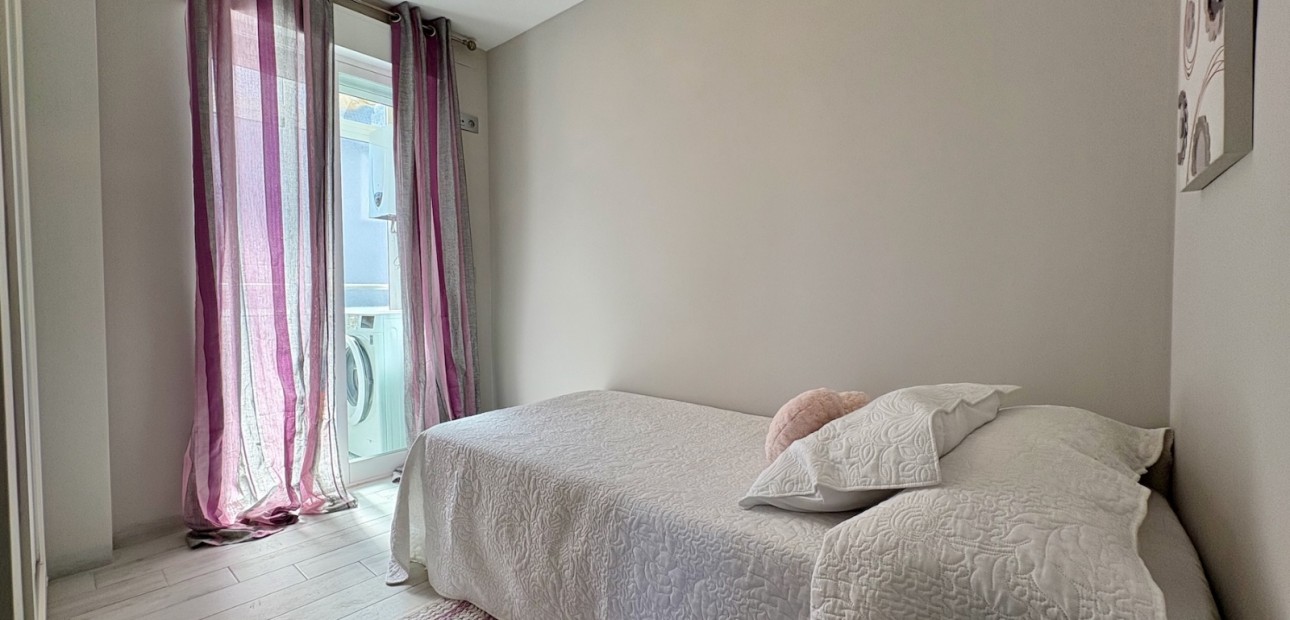Verhuur - Appartement / flat -
Torrevieja - Punta prima