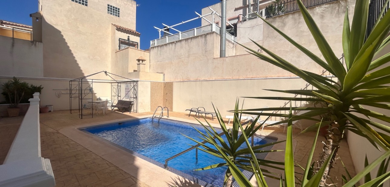 Venta - Apartamento / piso -
Jacarilla