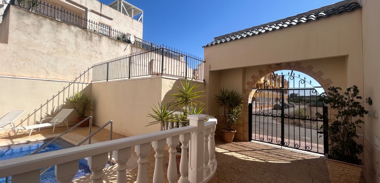 Venta - Apartamento / piso -
Jacarilla